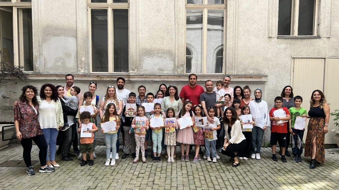Macaristan'da yaşayan çocuklarımız için başlattığımız Türkçe derslerimizin sonunda çocuklarımıza sertifika ve hediyelerini verdik.